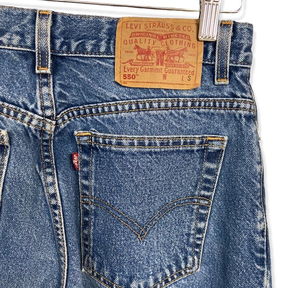 Vintage Levi’s 550 Medium Wash Tapered Leg Jeans - Picture 12 of 16